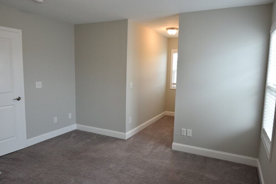 Building Photo - 1308 Teddy Rd