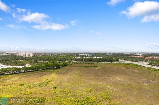 Building Photo - 2000 Metropica Wy