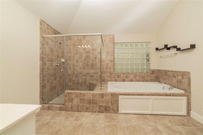 Building Photo - 3718 Main Aspen Dr