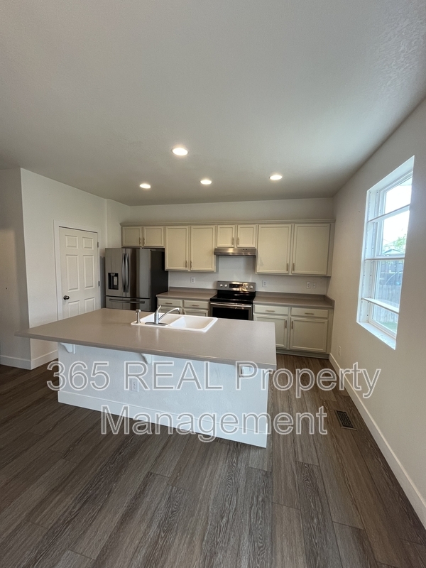 Building Photo - 1551 Highfield Dr