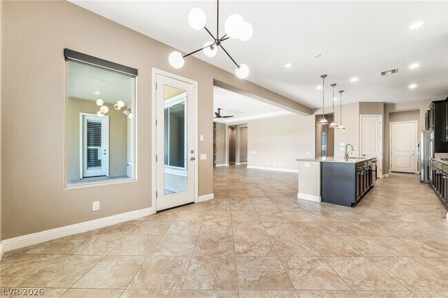 Building Photo - 2501 Luberon Dr