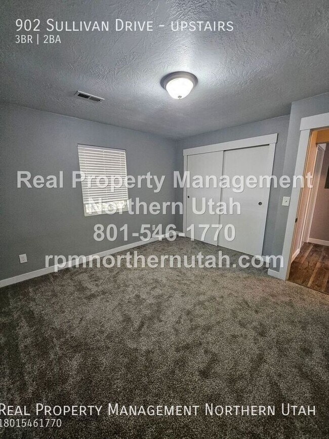 Building Photo - 902 Sullivan Dr
