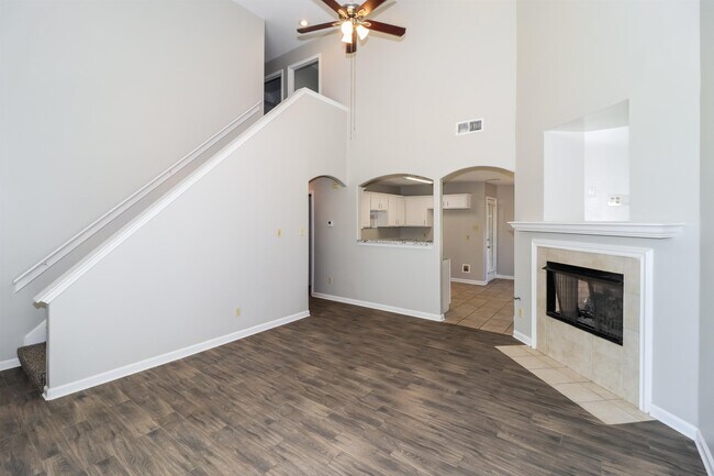 Building Photo - 8112 Country Mill Cove