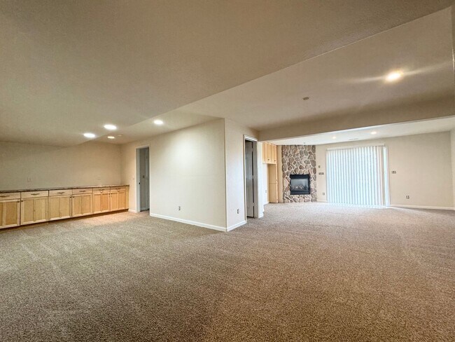Building Photo - Stunning 4 Bedroom, 3.5 Bath with 3 car attached garage Home in Paragon Estates in Fort Collins, CO