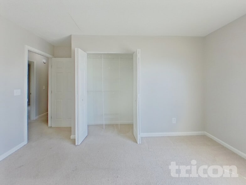 Building Photo - 5 High Glen Ct