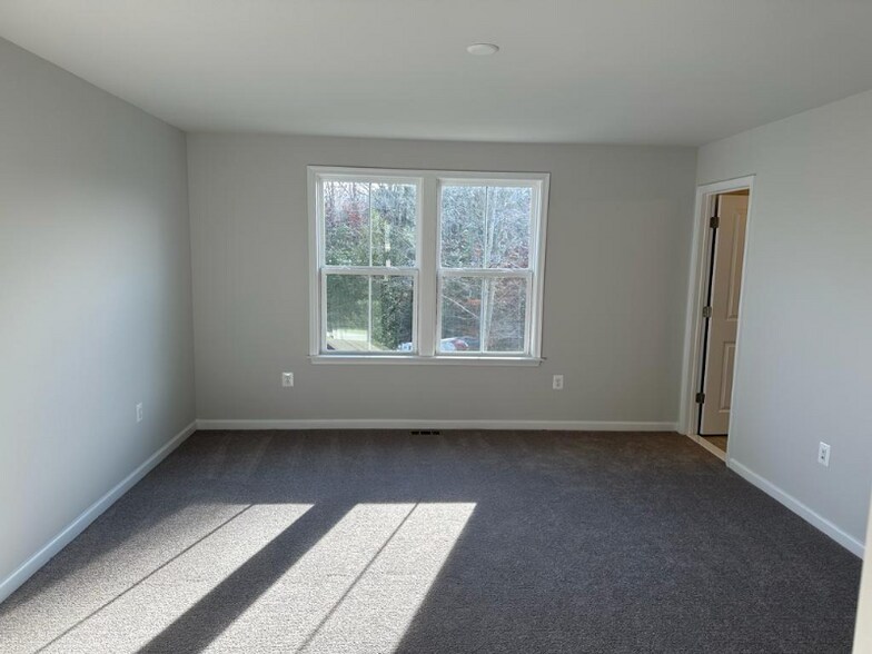 Building Photo - 619 Rivanna Hl Rd