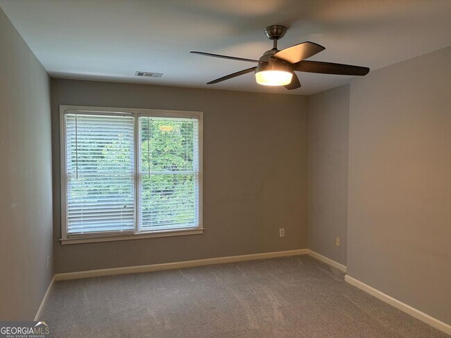 Building Photo - 96 Highgrove Dr