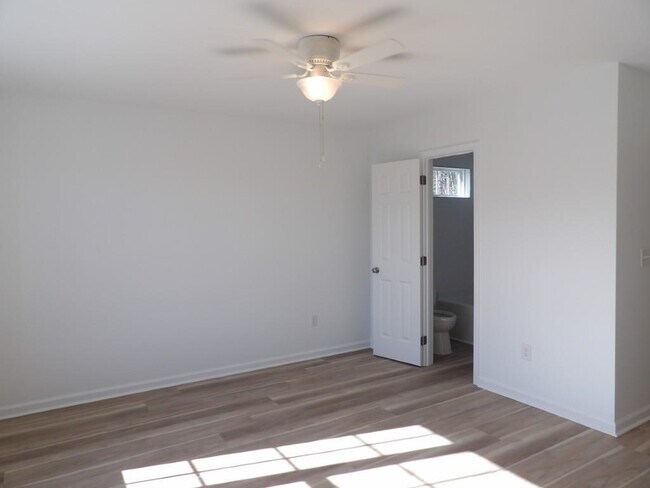 Building Photo - 4116 Horseshoe Rd N