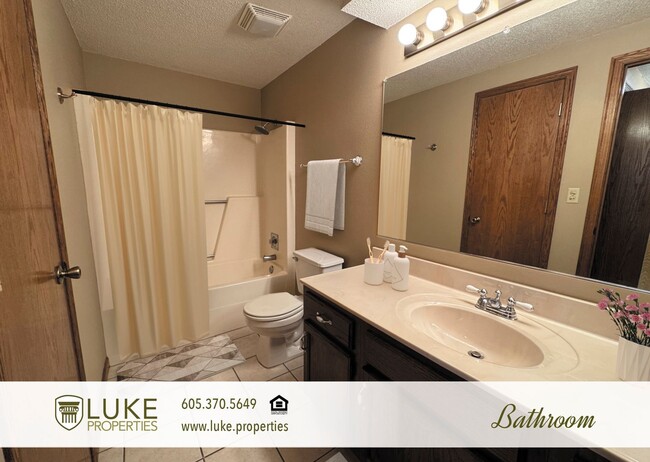 Building Photo - 4809 S Tennis Ln