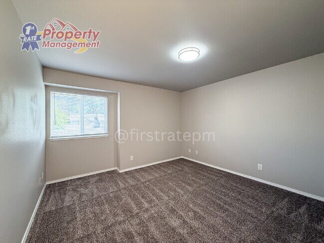 Building Photo - 5651 W Dorian Ln