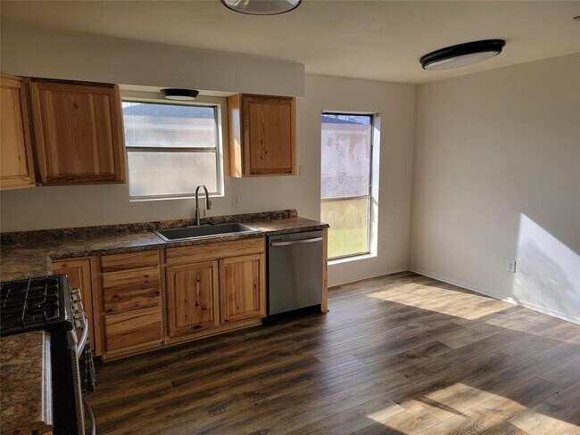 Building Photo - 257 Austin St
