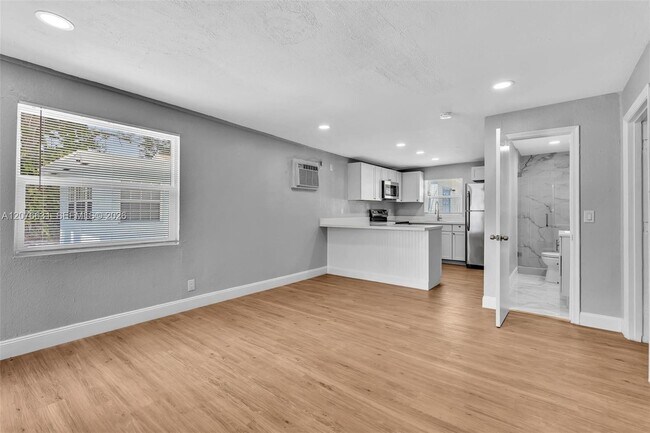 Building Photo - 163 NW 40th St