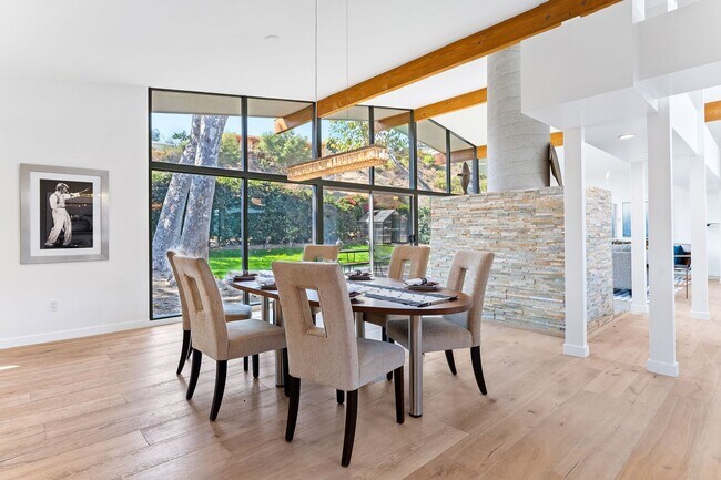 Building Photo - 6225 Frondosa Dr