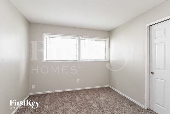 Building Photo - 3045 Kingsley Dr