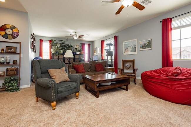 Building Photo - Stunning 4 bedroom 3.5 bath home with 3 ca...