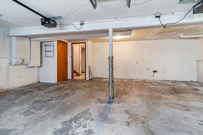 Building Photo - 318 Goodrich Dr