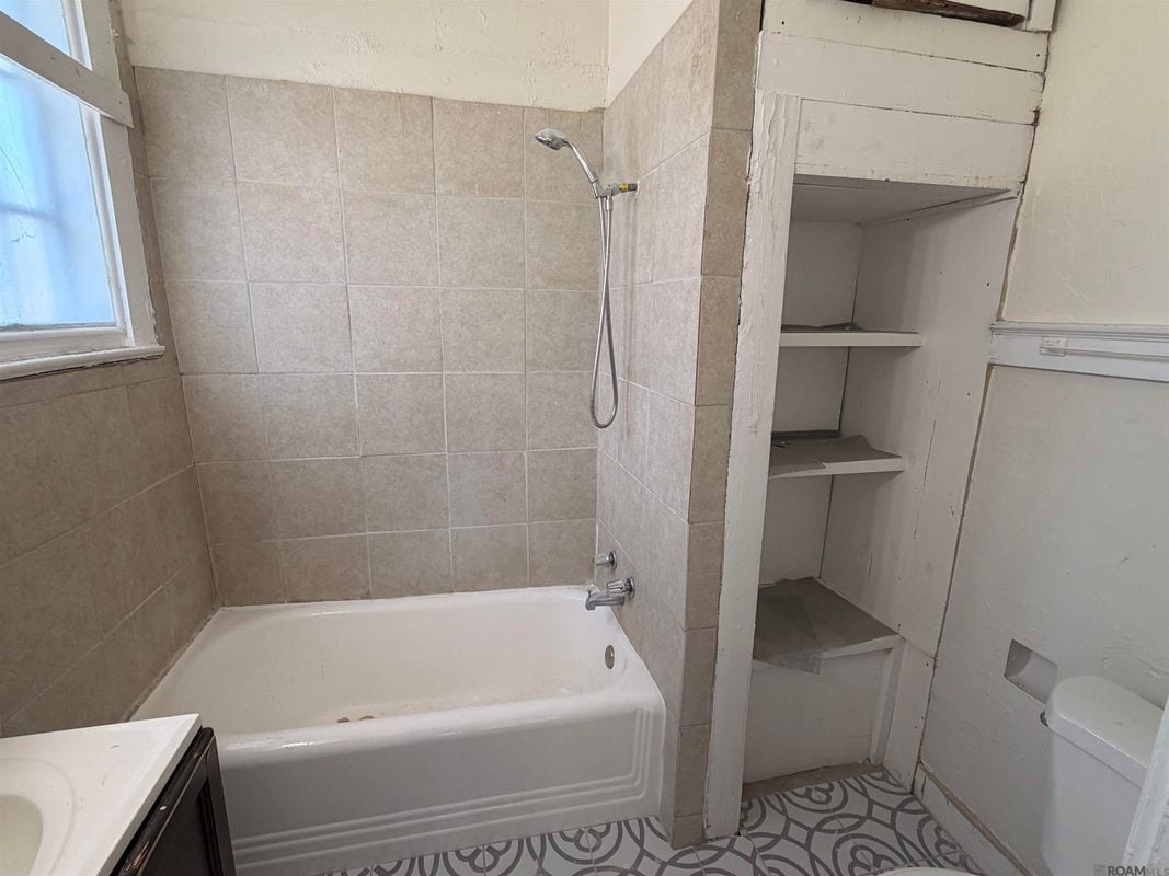 Building Photo - 1356 Main St