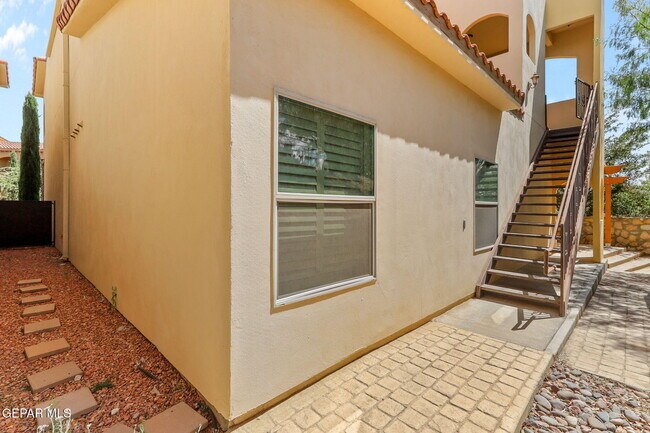 Building Photo - 6350 Escondido Dr