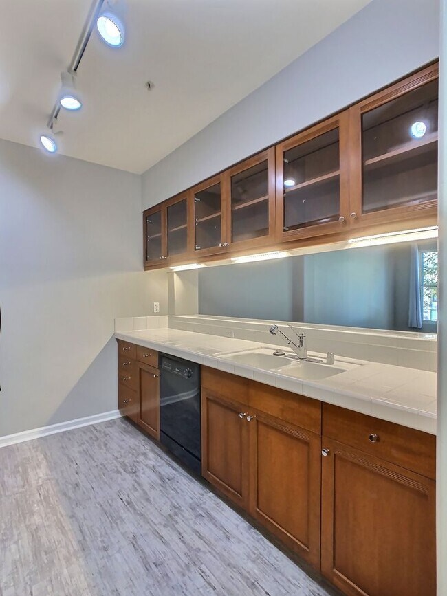 Building Photo - 1 Bedroom Condo for Rent at The Plaza