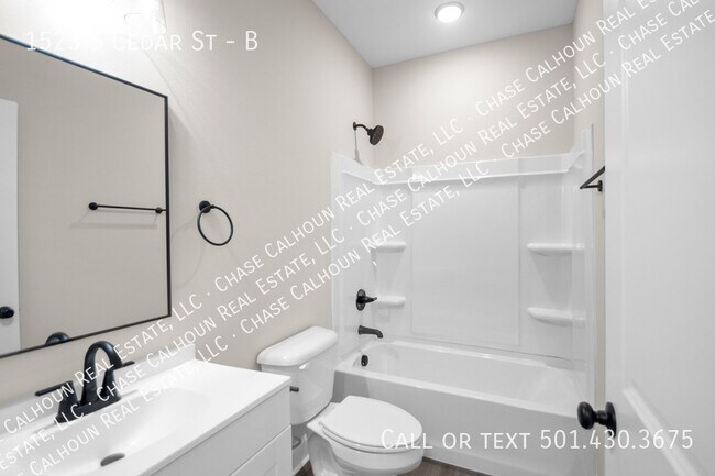 Building Photo - 1523 S Cedar St