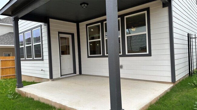Building Photo - 2904 St Regis Dr
