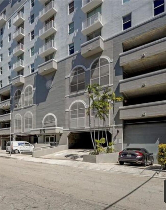 Building Photo - 115 SW 11th St