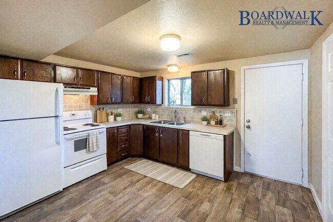 Building Photo - 661/663 N 980 W