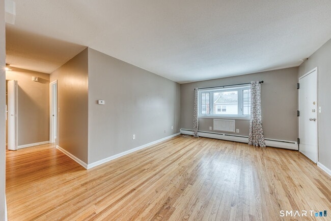 Building Photo - 66 Beths Ave