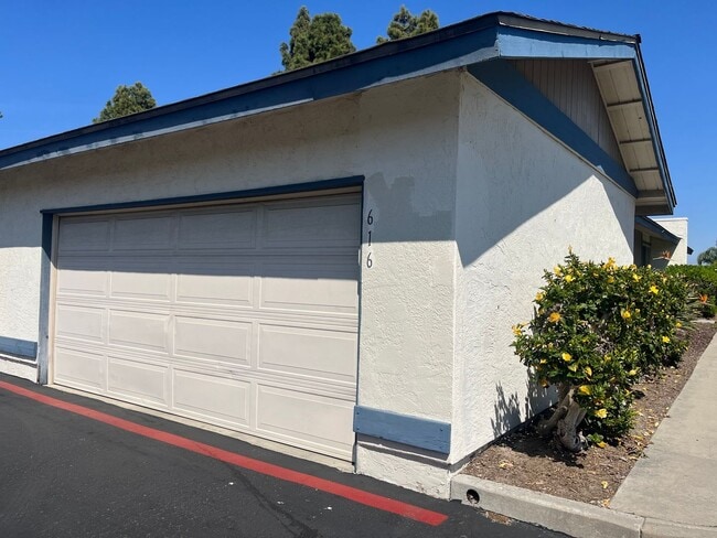 Building Photo - *Special Offer*Charming 4 Bedroom/2 Bath S...