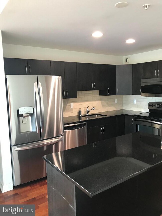 Building Photo - 901 N Penn St