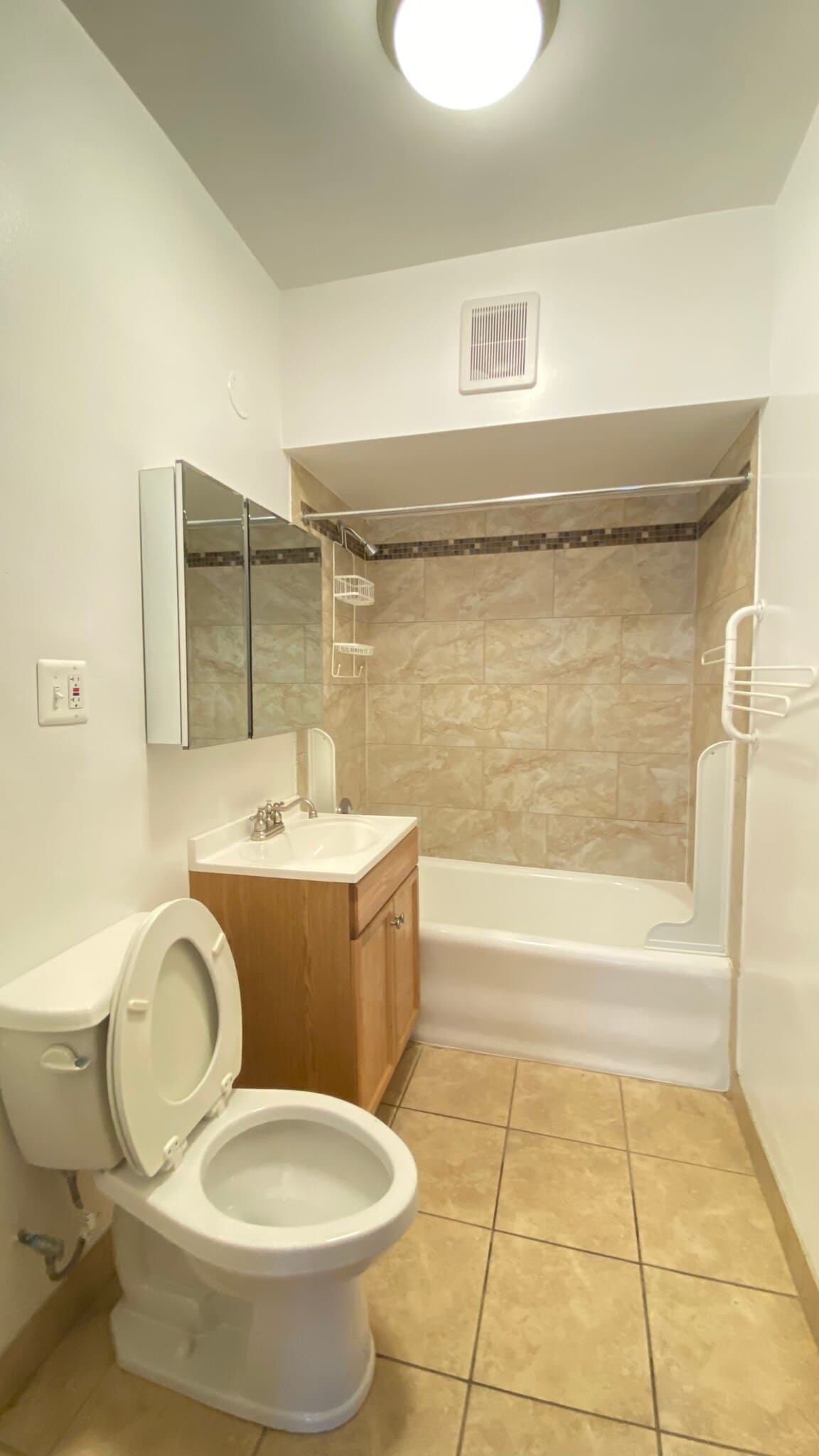 Building Photo - 4451 W Dickens Ave