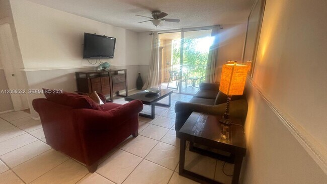 Building Photo - 19999 E Country Club Dr