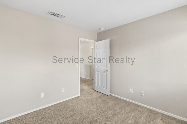 Building Photo - 12106 N 130th Dr