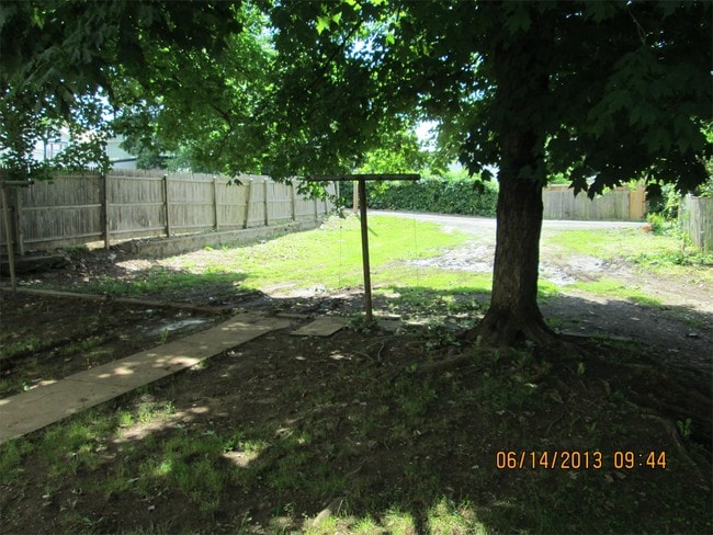 Building Photo - 740 Winchester Ave