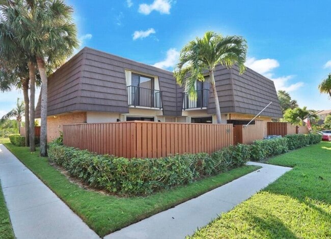 Building Photo - 2117 21st Ct