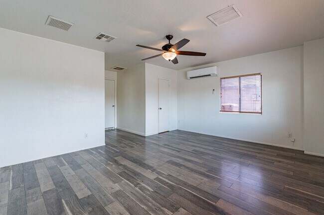 Building Photo - 4501 W Cinnabar Ave