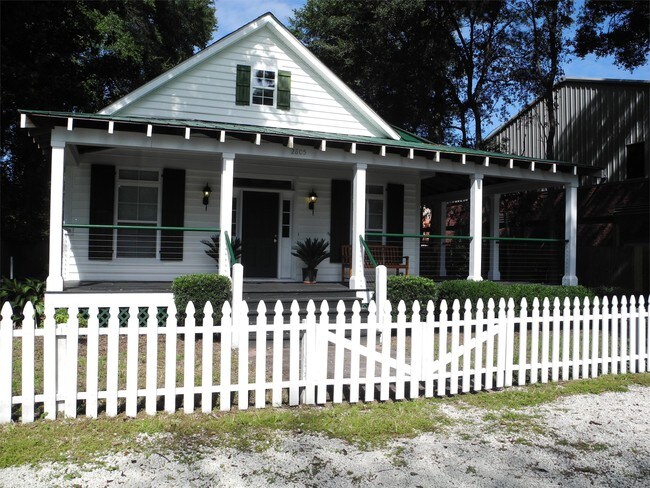 Building Photo - 2805 3rd St