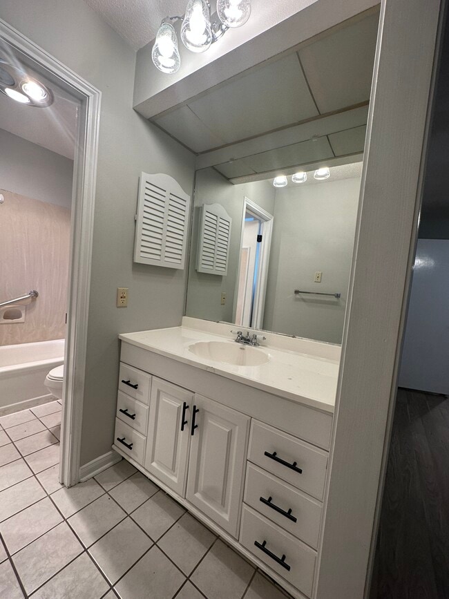 Building Photo - 3250 E Lafourche Ct