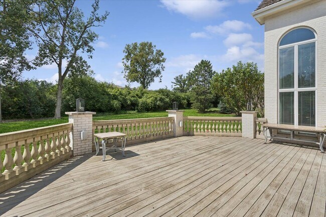 Building Photo - 9200 Falling Waters Dr W