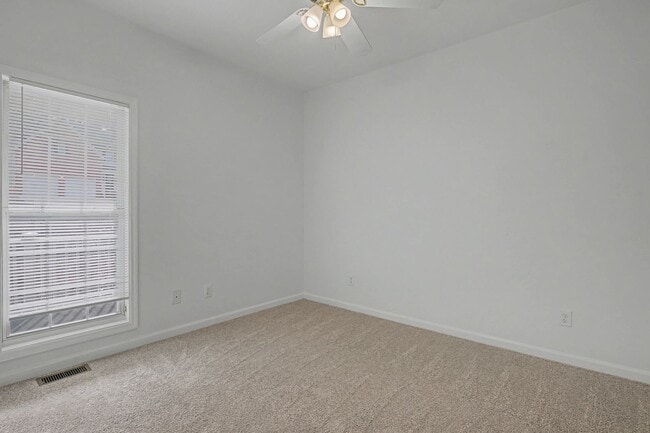 Building Photo - Carolina Lakes!