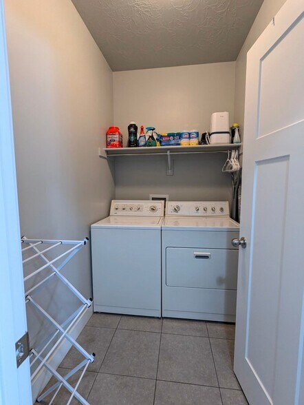 Building Photo - 62 E 425 N