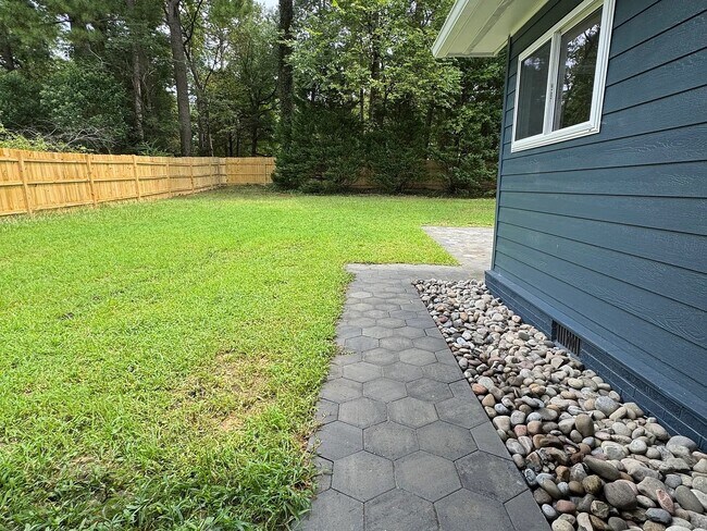 Building Photo - 3507 Manford Dr
