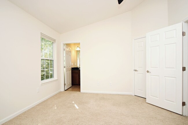 Building Photo - Pet-Friendly Townhome Near UVA Medical Center