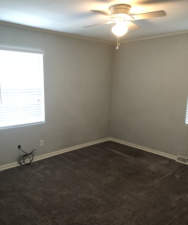 Building Photo - 4 BD 1.5 BA house for rent within walking ...