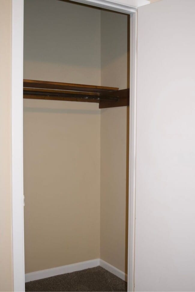 Building Photo - Nice 3 Bedroom 2.5 Bathroom Townhome