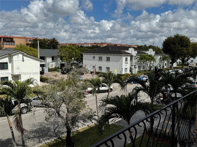 Building Photo - 1900 W 54th St