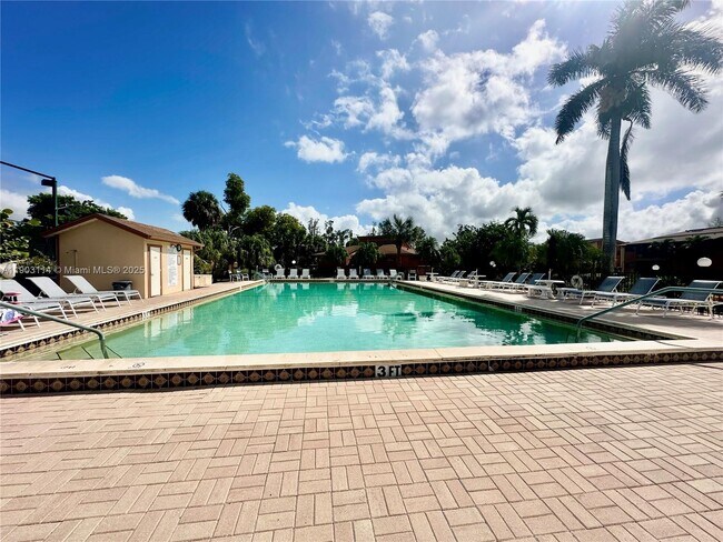 Building Photo - 6300 Royal Woods Dr