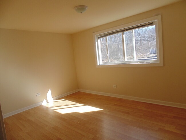 Building Photo - 1002 Parkwood Dr
