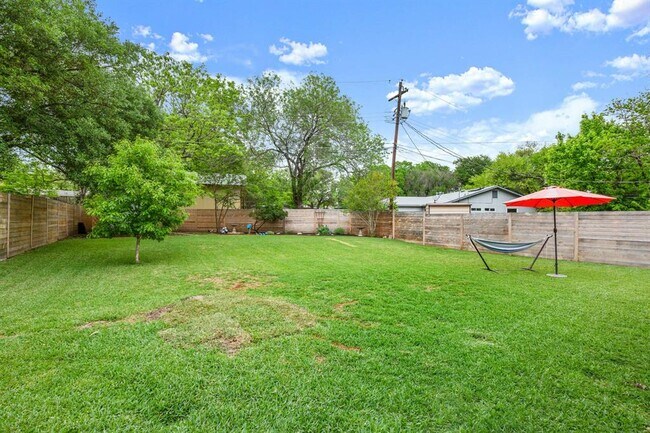 Building Photo - 408 Ramble Ln