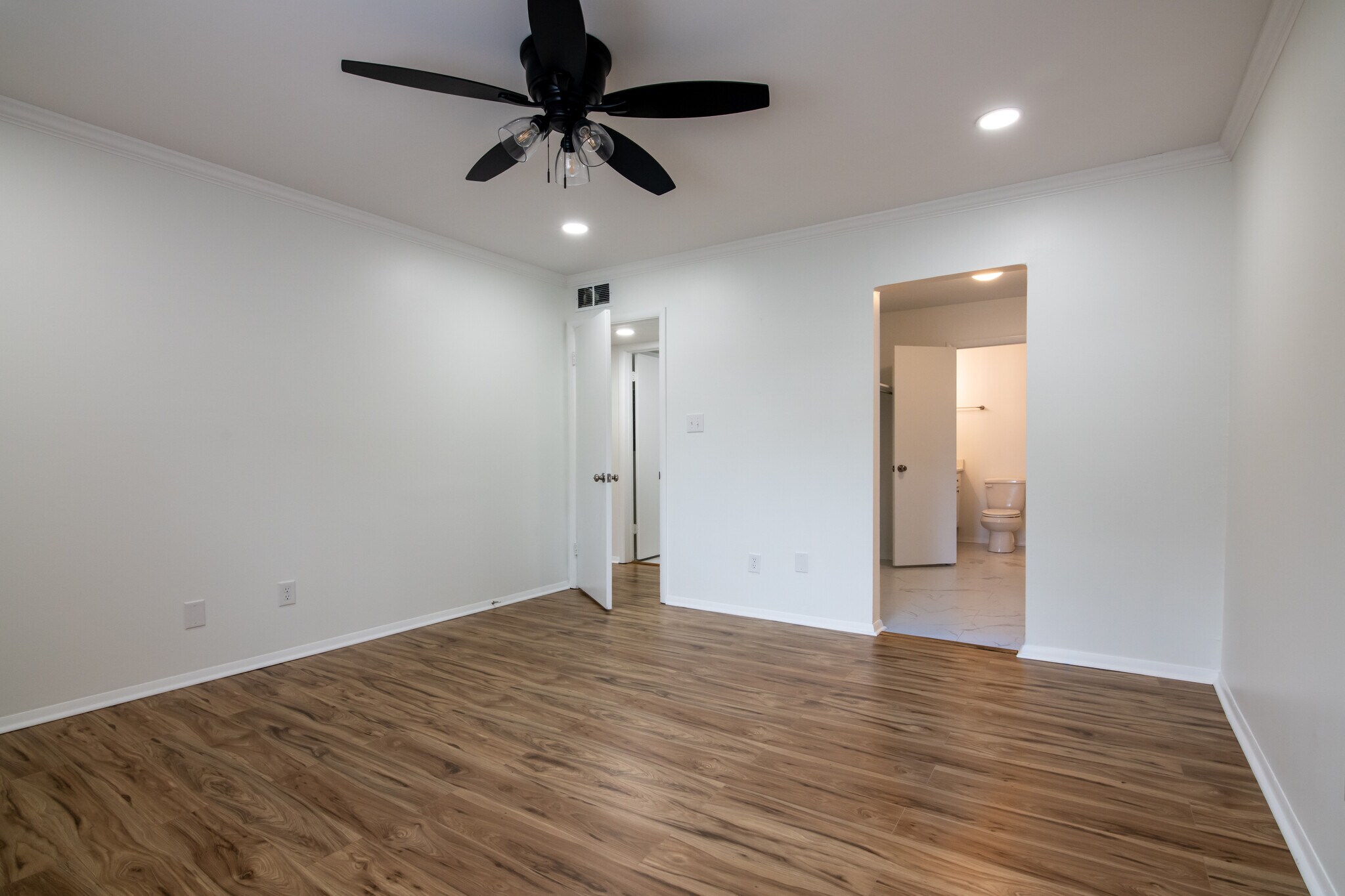 Building Photo - 500 Woodland Dr
